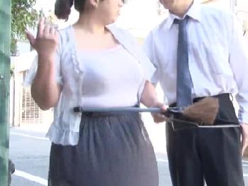 ムチッとした肉感的な熟女人妻が性衝動に駆られた息子にピストンされ恍惚絶頂