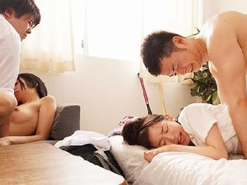 昔から好きだったクラスメイトが目の前で友人に初めてを奪われる寝取られ交尾