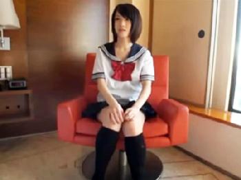 秋葉原のコスプレカフェの美少女店員をナンパ→すぐラブホテル連れ込みでハードピストンSEX