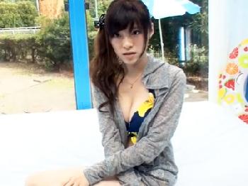 ミラーの向こうの彼氏に罪悪感を感じながらもマッサージ師の膣内射精を受け入れW