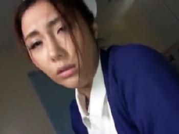夜勤中のナースが患者の言いなりになって好き放題犯される