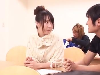 水着姿の巨乳ギャルがマジックミラー号でヤバいマッサージで乳揺れに興奮して避妊具未装着で膣内射精!!