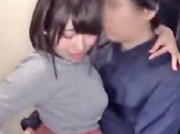 ほろ酔い気分な巨乳娘を自宅に連れこんで性交!!