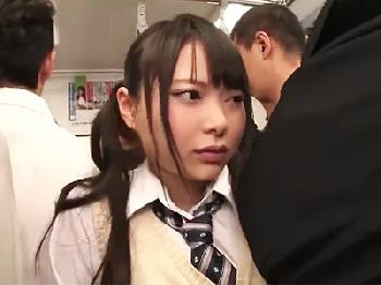 ムニムニの女子校生が痴漢集団に押さえつけられ中出し性暴行される