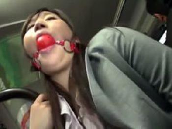 マゾヒスティックな女性会社員にギャグボールつけてハード痴漢