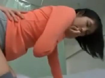 病室で男を誘って口内射精性行為に持ち込むボイン痴女