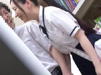 彼氏と乳繰り合う女子校生に腹たって痴漢