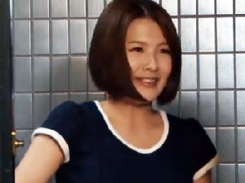 向かいに住んでる人妻のオナニーを覗き見→部屋に突撃して凌辱W