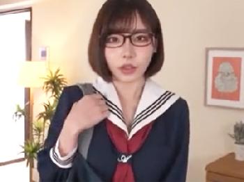 品行方正そうに見えて尻軽な彼女の妹と避妊具未装着で性行為