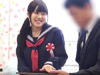 卒業式直後の女子校生娘にお父さんが性的興奮してお祝い膣内射精