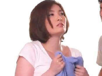 媚薬入りのお茶を飲ませて父の再婚相手を寝取っておまんこ内射精する冷酷非道な息子