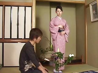 華道の人妻先生が男子生徒に半ば性暴行状態でハメ倒され顔面射精