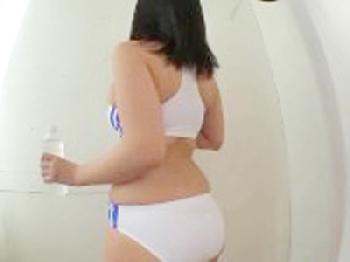 美味しそうにムチッとしたアスリート迫力ボディで色仕掛けしてくる痴女お姉さん