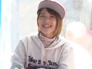 友人待たせて初対面男と性交する10代素人娘