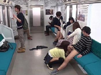 婦女暴行が合法化された世界では電車内でも当たり前のように女達は犯されてW
