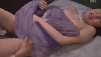 悪ガキたちにイタズラされる花嫁