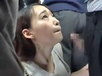 痴漢相手に完全発情→お掃除フェラチオまでしたお姉さん