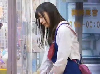 ゲーセン店員の美少女がローター入れて働かされて崩れおちたところで男性器お仕置き