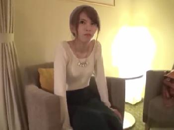 駅前でナンパした19歳学生をすぐラブホテルに連れ込み性行為