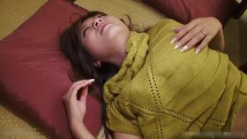 露天風呂での甘く激しい性交を楽しむ巨乳人妻