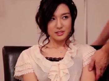 清楚感漂うお姉さんを目隠し調教→潮を撒き散らしながら恍惚エクスタシー