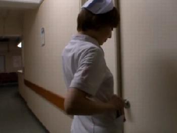 夜勤中に患者を逆夜這い!!声を殺して病室で性行為する痴女ナースW
