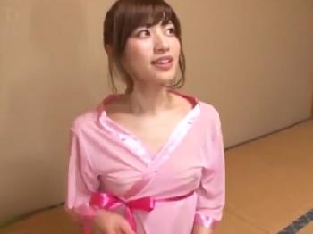 ペニス喜ばせるために旅行に猥褻なコスプレ持ってくる神彼女