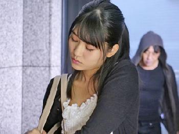 同じマンションに住んでる男にネトストされて犯される今どきの事件