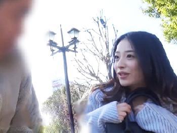 純真な巨乳女性会社員がイケメンくんと白昼ラブハメ撮り!!