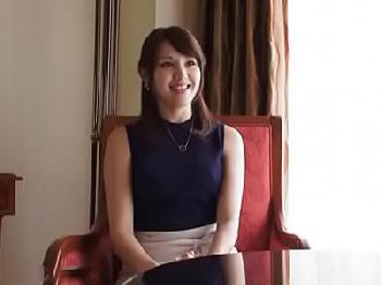 長期出張ばかりの夫に愛想が尽きた素人人妻のハメ撮り