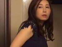 生ペニスで膣中を刺激され痙攣させながら性的頂点に達する佐々木あき