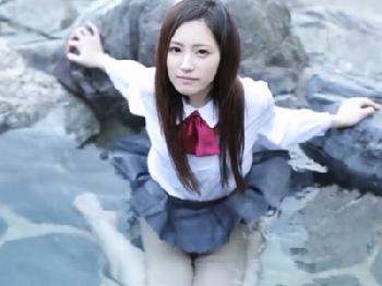 美少女女子校生が獣のような交尾で唾液を垂らして潮吹きするスプラッシュSEX