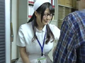 爆乳ナースが患者を痴女って院内ベッドで甘く激しい交尾