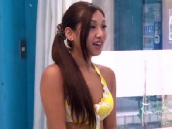 【マジックミラー号】10代のビキニ美少女に生陰茎を挿入してそのままオメコ内射精