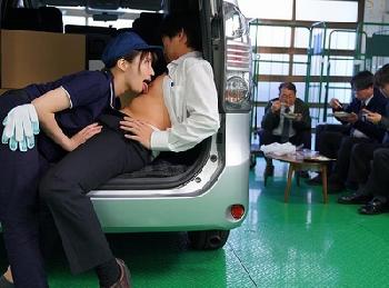 サイレント…性的逆暴行!?絶対に声の出せない状況で痴女ってくる美少女小悪魔