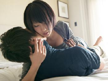 口づけだけで嬉しそうにする美少女と情熱的な性交