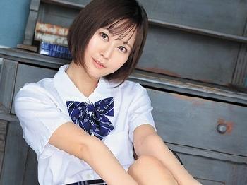 制服の王道美少女が狂うほどのアクメ顔
