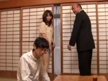 不登校の息子が逆ギレ→豊満な母を強制婦女暴行!!