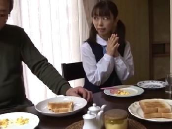 まだ育ちきっていないミニ系女子が食後から父親に性調教される冷酷非道な近親タブー性交