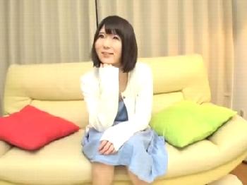 ショートヘアの素人が騙されて巨根挿入されて悶絶W