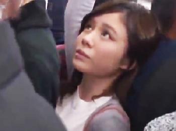 満員電車で衣服を剝がれて卑劣な痴漢行為に屈する巨乳娘