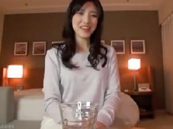 しっとり落ち着いた雰囲気の美麗人妻が繰り返す中出し浮気