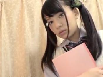 性的欲望を煽られた兄に襲われる童顔妹W