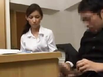 息子のオナニーにムラっとくる→つい近親性交したとんでもないとても綺麗な人妻