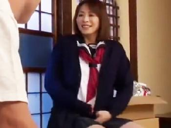子離れできない母親がセーラー服で息子を誘って近親交尾