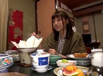 の美女と温泉旅館で挿入!!料理を頂いたあとは朝まで名器を頂く!!