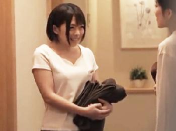 若くて可愛い新人マッサージ師がビジネスホテルで発情イケメン女性会社員に喰われる