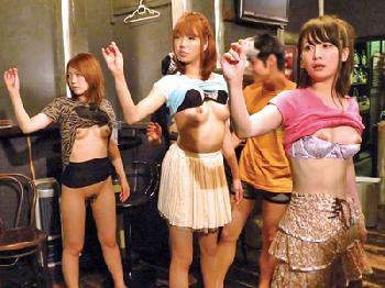 ダーツバーにいた生意気ギャル3人組の時間を止めてイタズラ