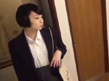 品行方正そうに見えて押しに弱いだけの尻軽女子大生に中出し!!