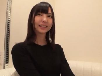 ナンパに捕まってしまった素人の童顔美女→ゴム無しで種付けバチキメ